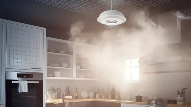 Cozinha com muita fumaça no ar